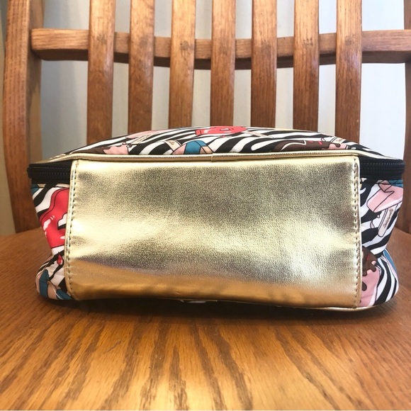 Betsy Johnson Makeup/Travel Bag, Popsicles, Size 9.5” X 7.5” X 3.5” - Picture 6 of 12